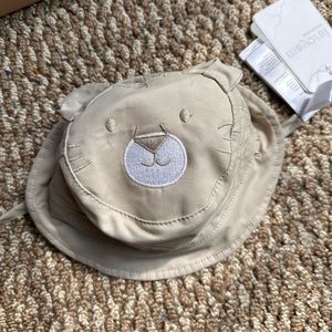 BNWT Mayoral bucket hat